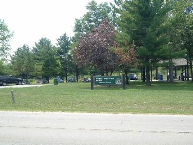 The GWT trailhead on the east for the Kane and DeKalb Counties section starts here at Dean St immediately west of Randall Road. There is parking along with a picnic shelter and basic restroom facilty too.